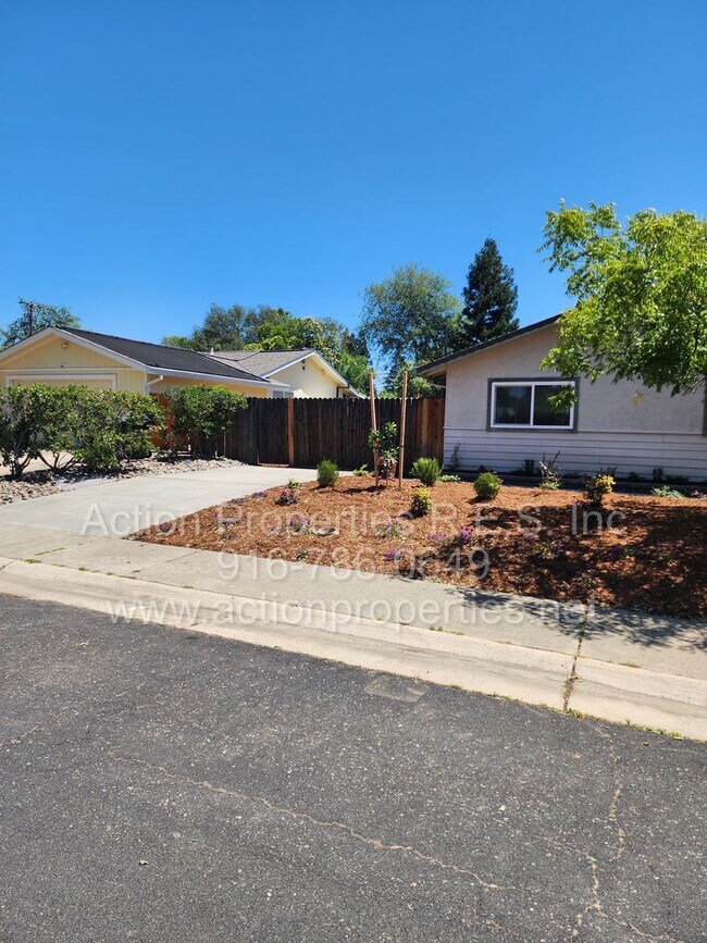 Foto del edificio - Action Properties R.E.S.- Central Roseville, R.V. Access, 3 Bedroom, Large Patio & Rear Yard, Nea...
