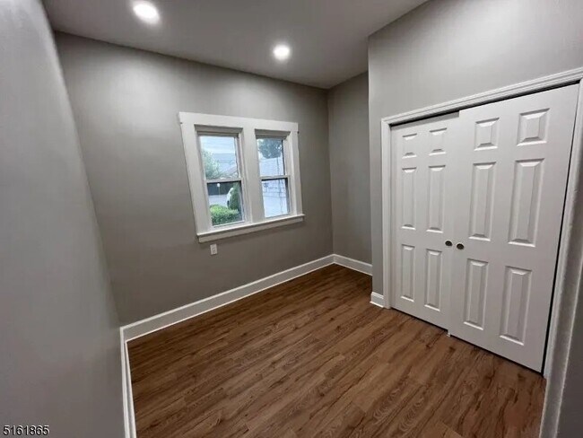 Foto del edificio - 339 Valley Brook Ave