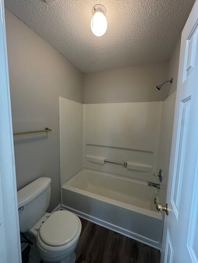 Foto del edificio - 4217 Brighton Dr