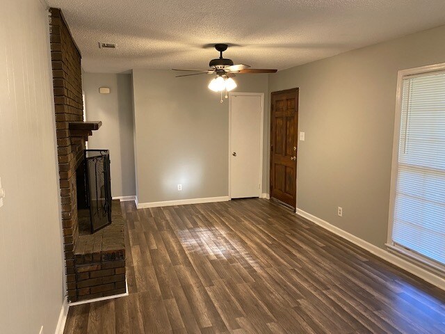 Building Photo - 4104 Talwell Dr SW