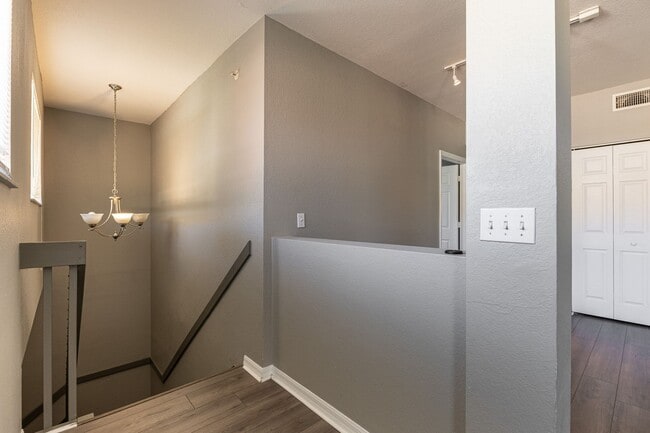 Building Photo - 6330 Aragon Way