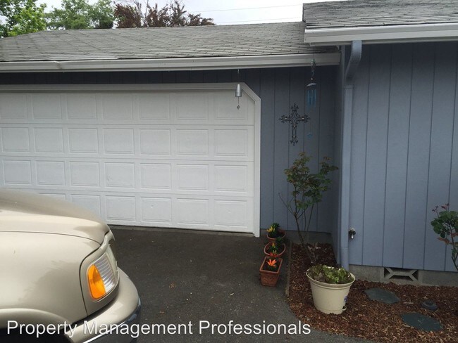 Building Photo - 3 br, 2 bath House - 1099 SW G Street
