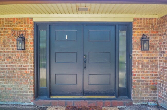 Building Photo - 2103 Winged Foot Dr