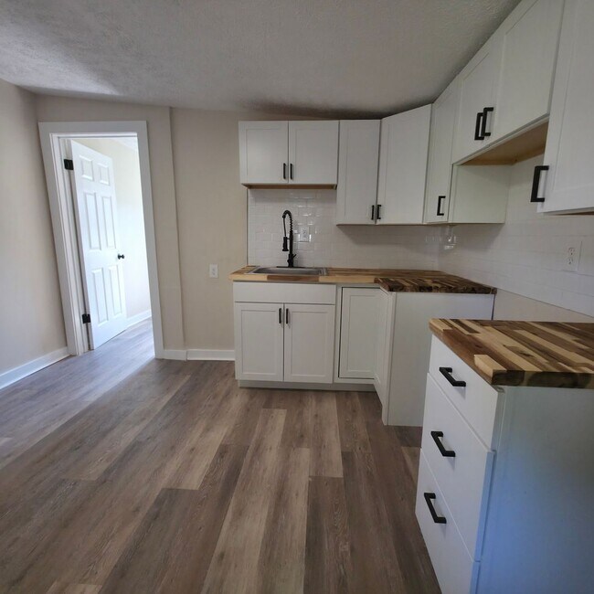 Foto del edificio - Single Family Ranch 2 beds 1 bath FOR RENT!