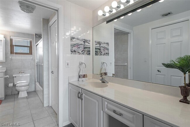Building Photo - 805 River Point Dr