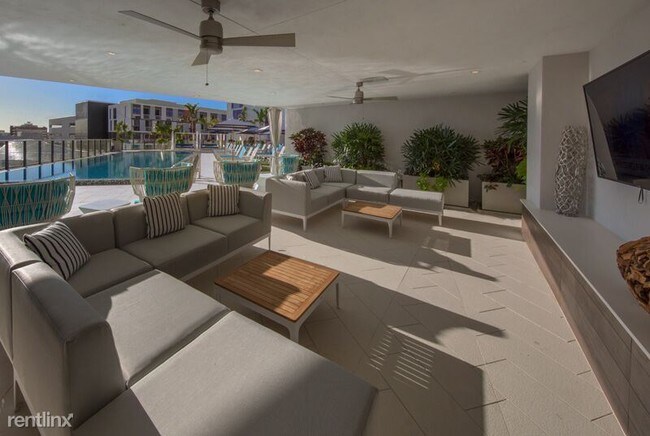 Building Photo - 3 br, 2 bath Apartment - 3535 NW 83rd Ave 345