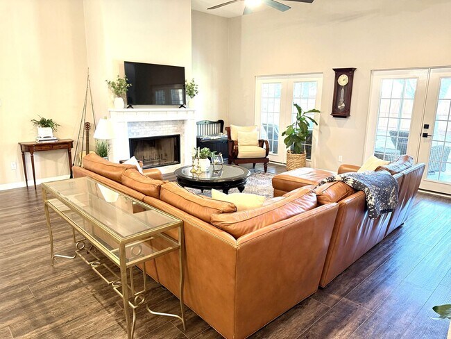 Building Photo - Beautiful Western Ridge home!