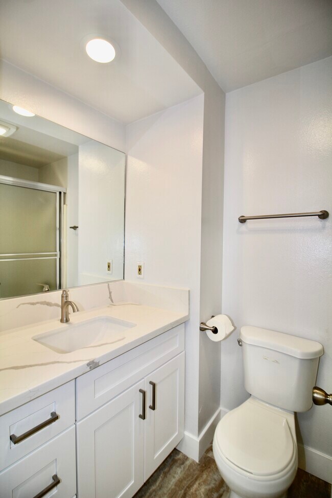 Building Photo - 1225 Stanley Ave