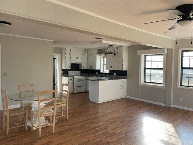 Building Photo - 15 Blueridge Dr