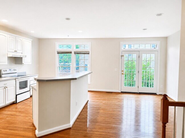Foto del edificio - Elegant 3-Level Brick Front Townhome with 3 Bedrooms, 2.5 Baths & 1-Car Garage in South Riding