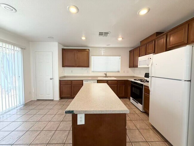 Building Photo - 9148 Spirit Canyon Ave