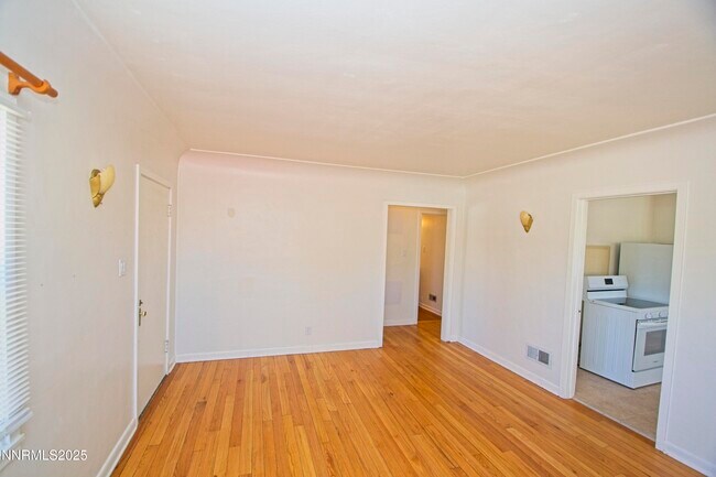 Foto del edificio - 202 Claremont St