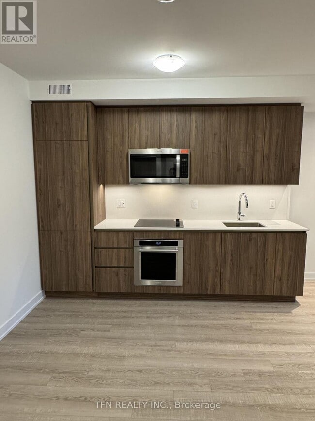 Building Photo - 15 Richardson St