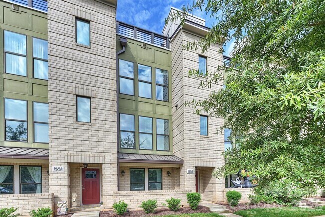 Building Photo - 1555 Duckworth Ave