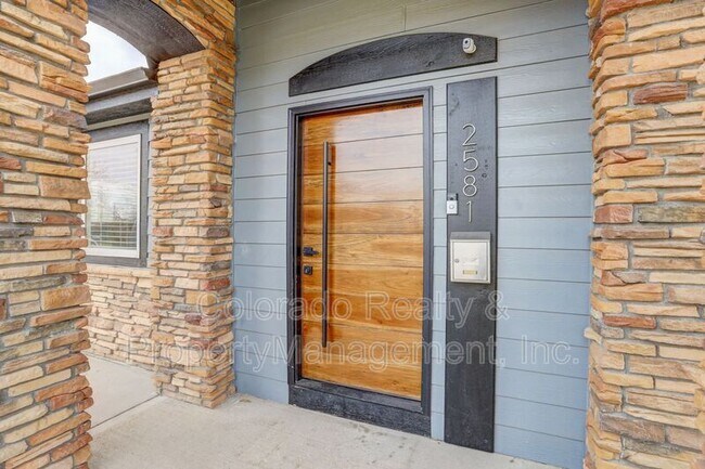 Building Photo - 2581 S Hazel Ct