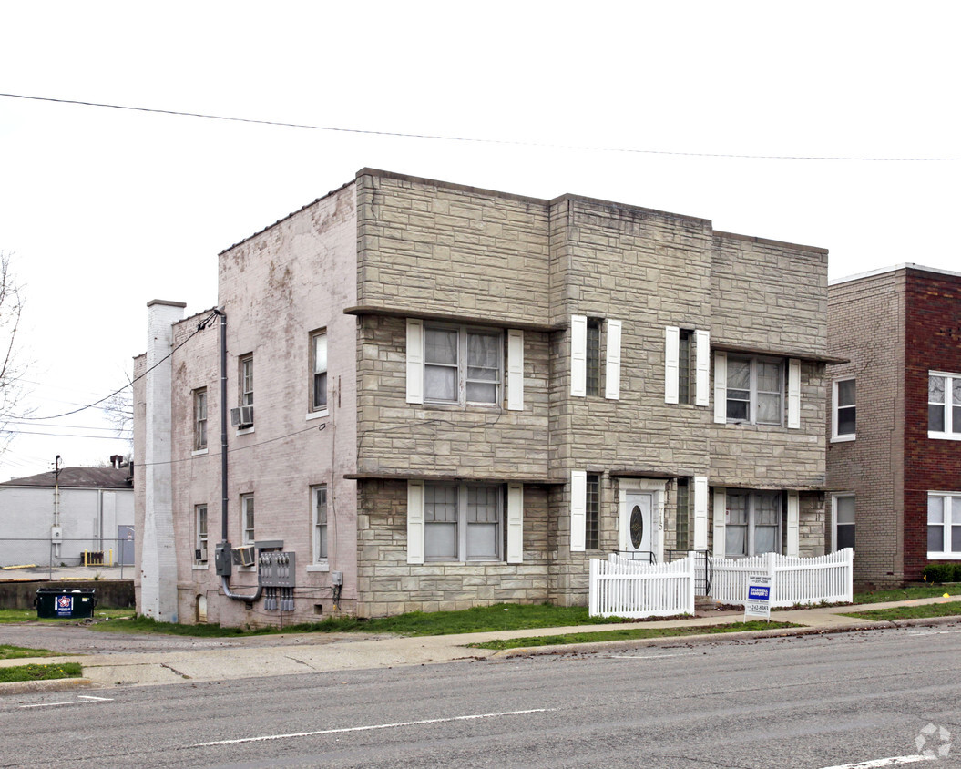Primary Photo - 715 Main St