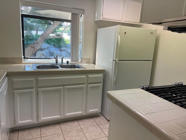 Foto del edificio - Adorable 1 bed 1 bath Apartment in Agoura Hills!