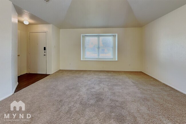 Foto del edificio - 10002 Green Valley Ln