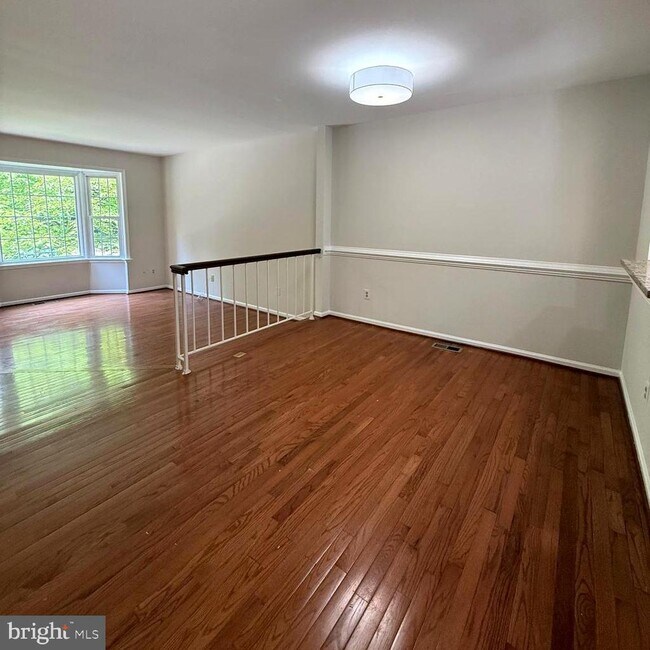 Foto del edificio - 8442 Springfield Oaks Dr