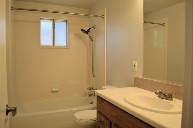 Building Photo - Large Duplex
