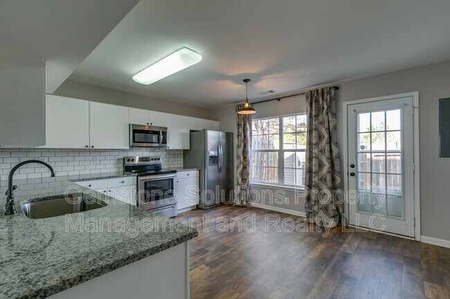 Building Photo - 7404 Rice Ct