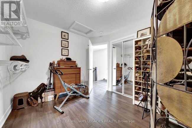 Building Photo - 15-15 Shawfield Way