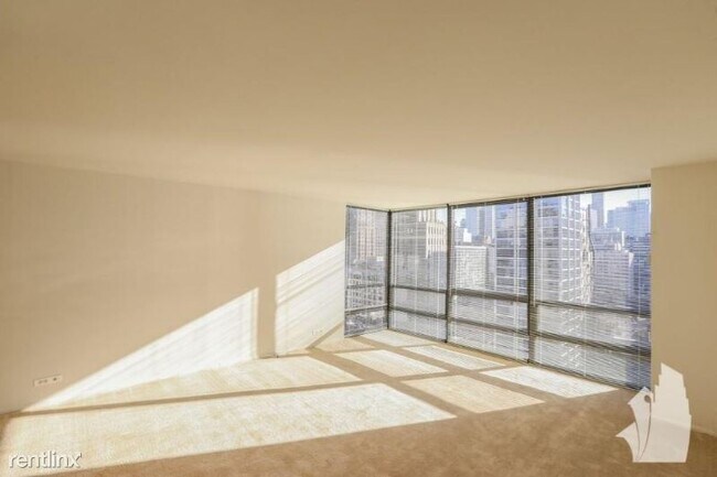 Building Photo - 1209 N Astor St