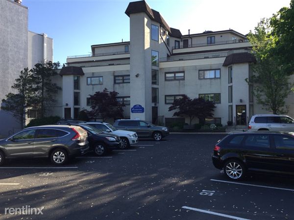 Building Photo - 138 Bodman Pl