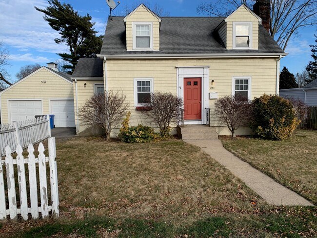 Building Photo - 233 N Fenner Ave