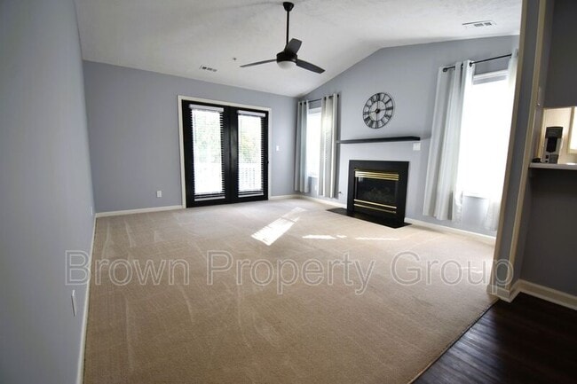 Foto del edificio - 295 Warton Ln