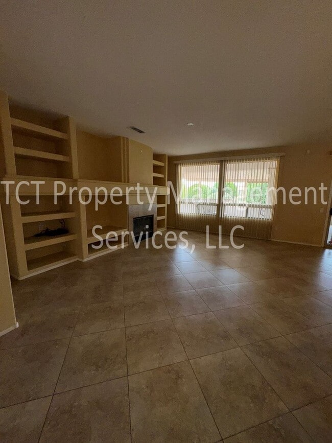 Foto del edificio - 3 Bedroom Home in 55+ Community in Surprise