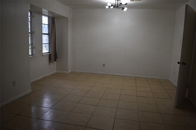 Foto del edificio - 6718 Rowell Ct