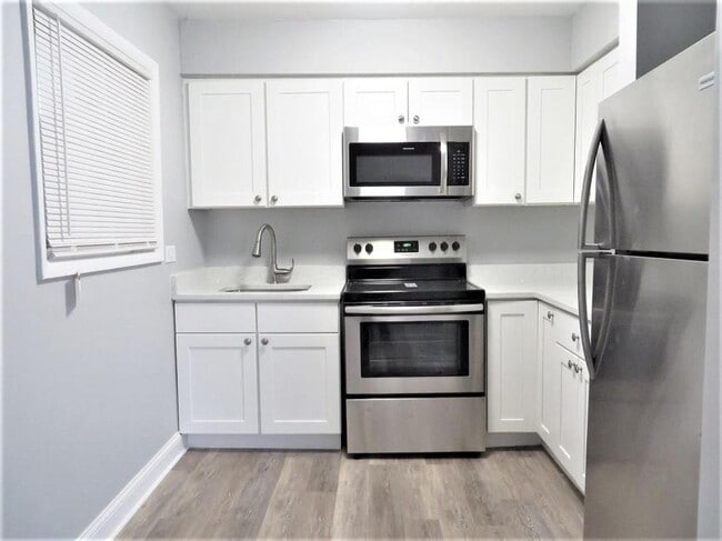 Building Photo - 1 bedroom in Chicago IL 60056
