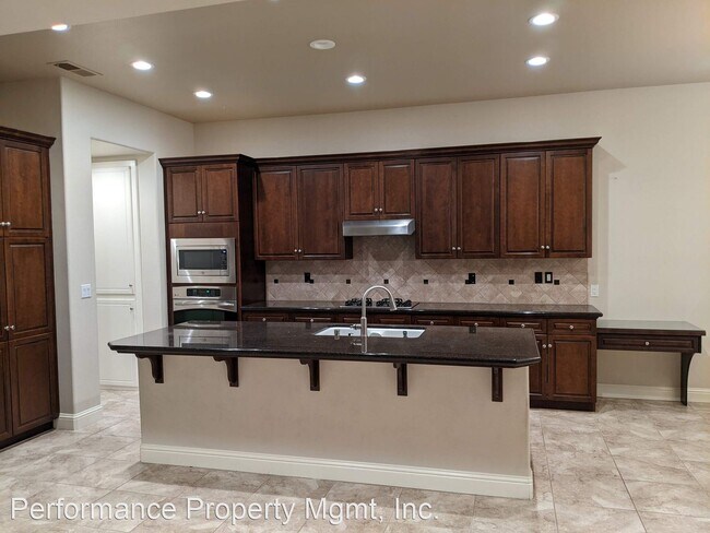 Building Photo - 4 br, 2.5 bath House - 3560 Bloomfield Ln