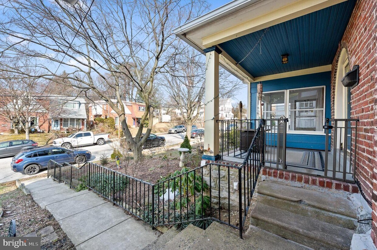 Primary Photo - 18 E 6th St