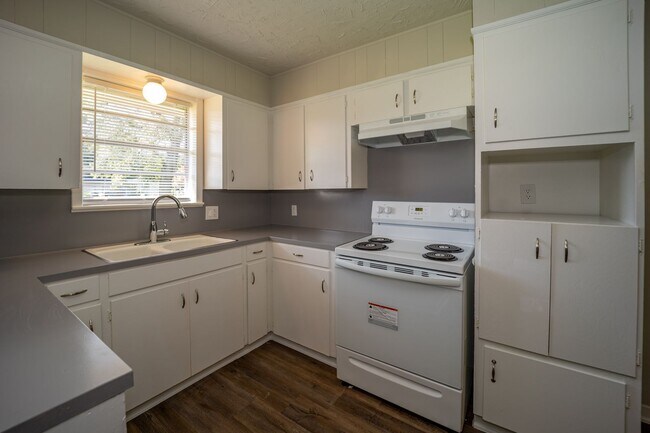 Foto del edificio - Move in Ready in 77705!  3 bed - 1.5 bath ready to be your new home.