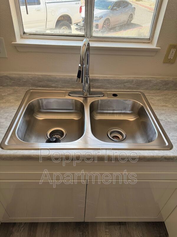 Foto del edificio - 151 E Cherry Ln