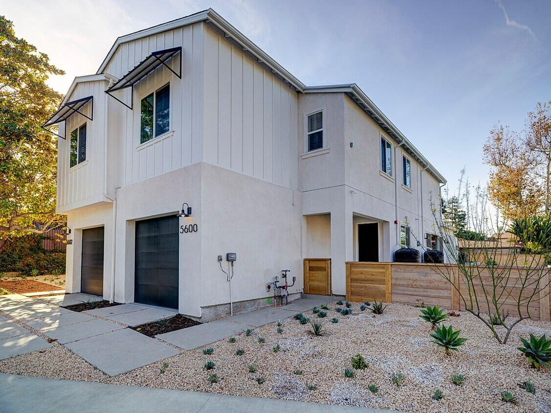 5600 W. 78th Duplex Alquileres en Los Angeles, CA