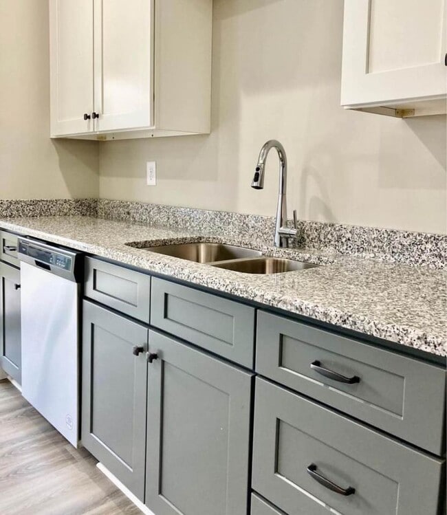 Building Photo - 1150 Maid Marian Ln