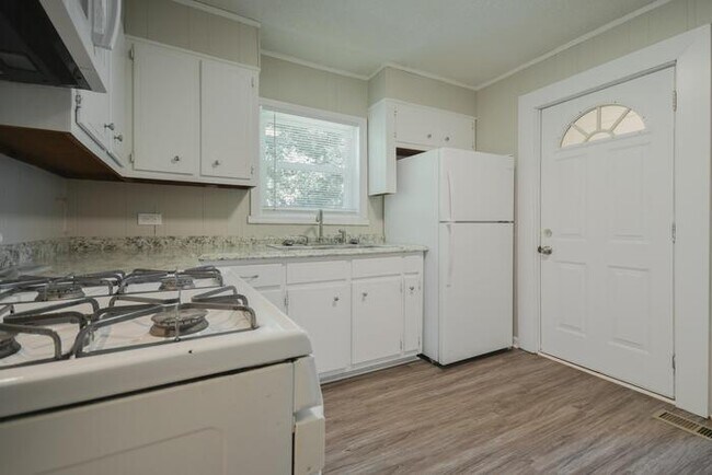 Building Photo - 525 W Buena Vista Ave