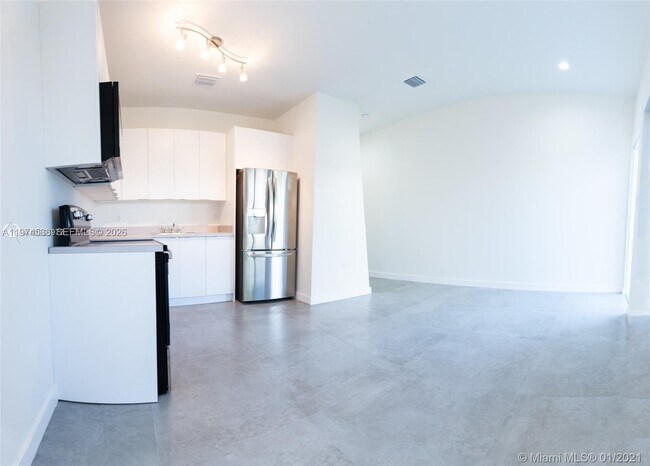 Building Photo - 120 NE 71st St