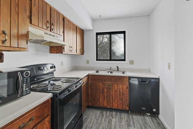 Building Photo - 1305 Christopher Cir