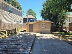 Building Photo - 16701 Meadowcroft St