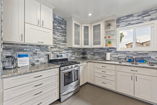 Foto del edificio - 3254 Logan Ave