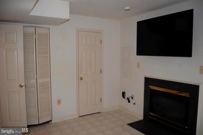 Building Photo - 11211 Kings Crest Ct