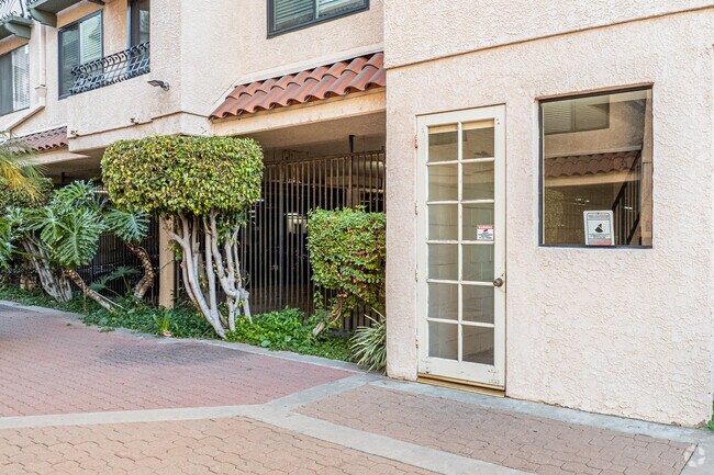Building Photo - Casa Verde Estates