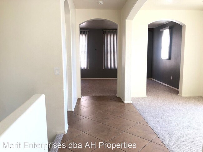 Building Photo - 3 br, 2.5 bath House - 2792 S BAHAMA DR