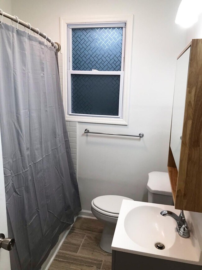 Bañera y ducha combinadas - 711 Hamilton St