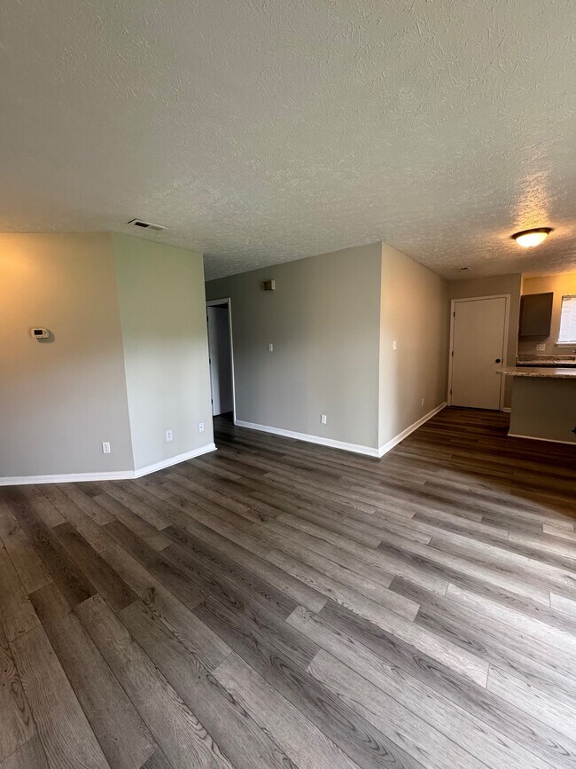 Foto del edificio - 901 Applewood Ln