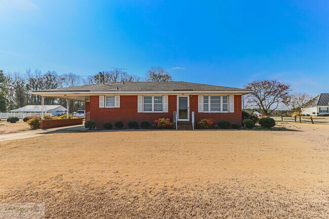 Foto del edificio - PRINCETON Brick Ranch w/ 3 BR | 1.5 BA  *Lawn Care Included*